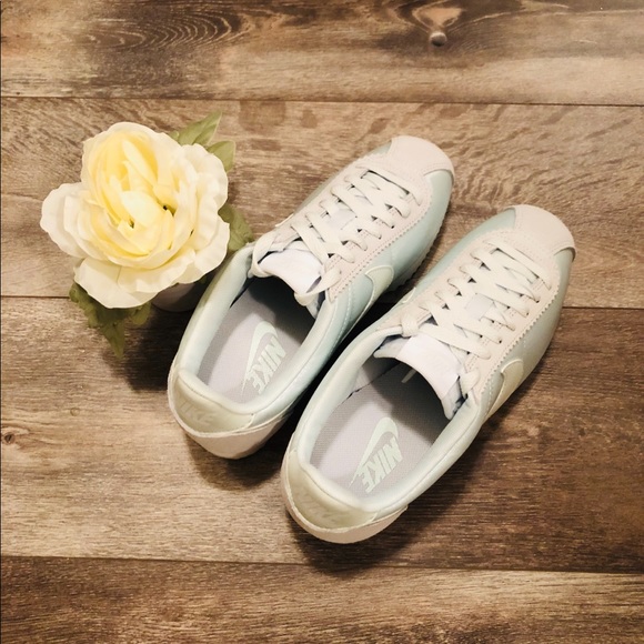 Classic Nike Cortez - Picture 3 of 13